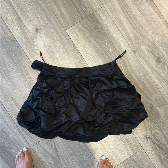 Armani Exchange A|X Black Flower Petal Silk Mini Skirt flower size 2 - Picture 2 of 5
